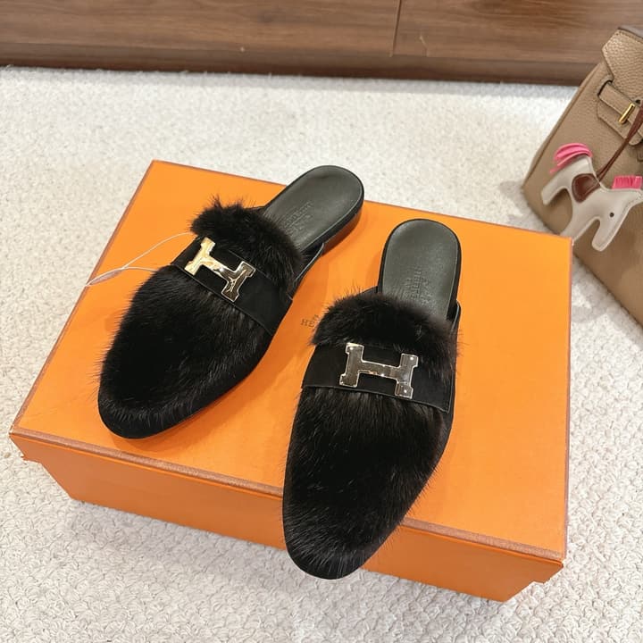 Hermès Mink Suede Loafers & Mules – Autumn/Winter Collection in Black Fur With Gold H
