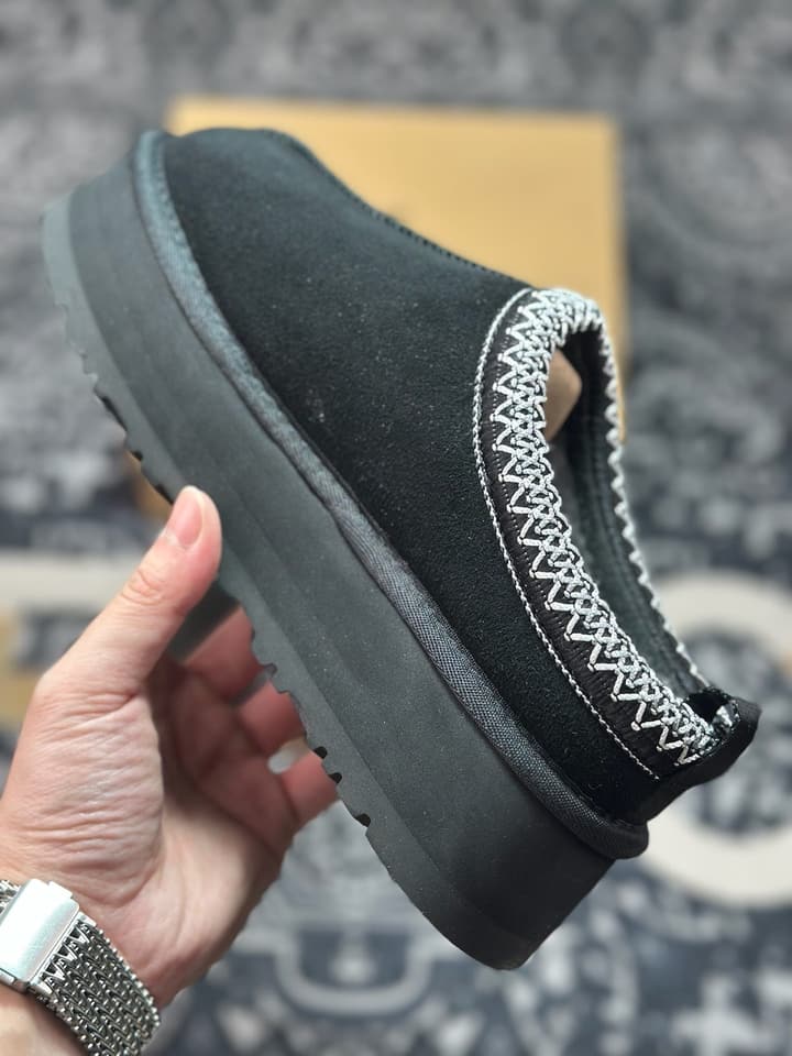 UGG Tazz Platform Snow Boots in Classic Black