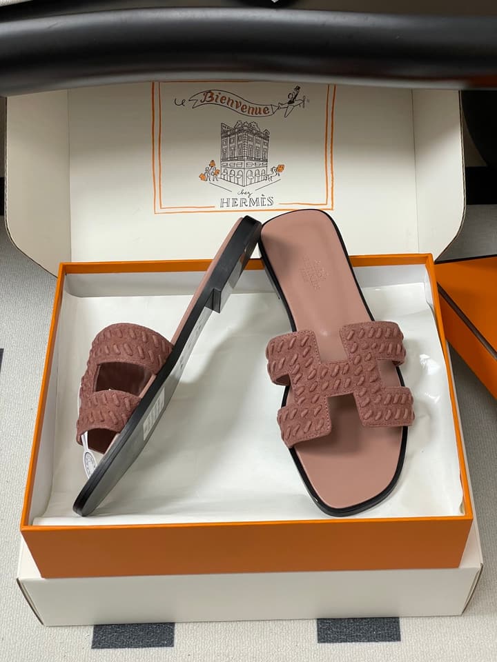 Hermès Oran Woven Suede Sandals – 2025 Collection in Black Leather