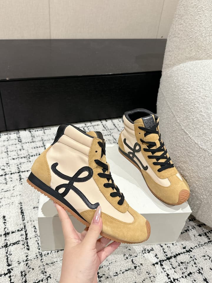 Loewe Flow Runner 2.0 Runway Sneakers – 25SS in All White With Gum Sole