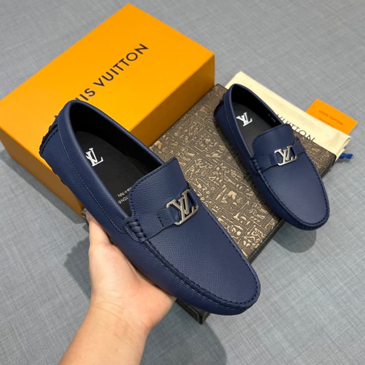 Louis Vuitton Men's Lizard-Embossed Driving Shoes in Black