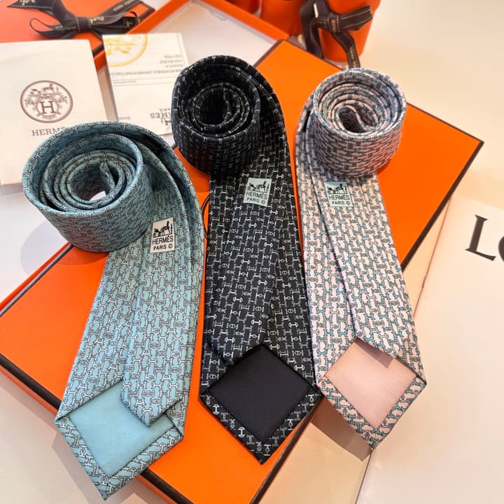 Hermès Men's Printed Silk Tie Series in Light Aqua Patterned