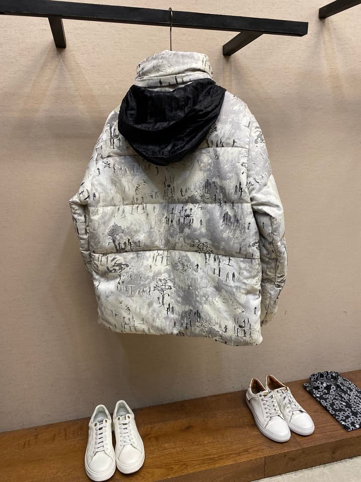 Dior Ski Functional Waterproof Puffer Jacket – 2023 Collection in Light Grey/white Patterned Ski Jacket