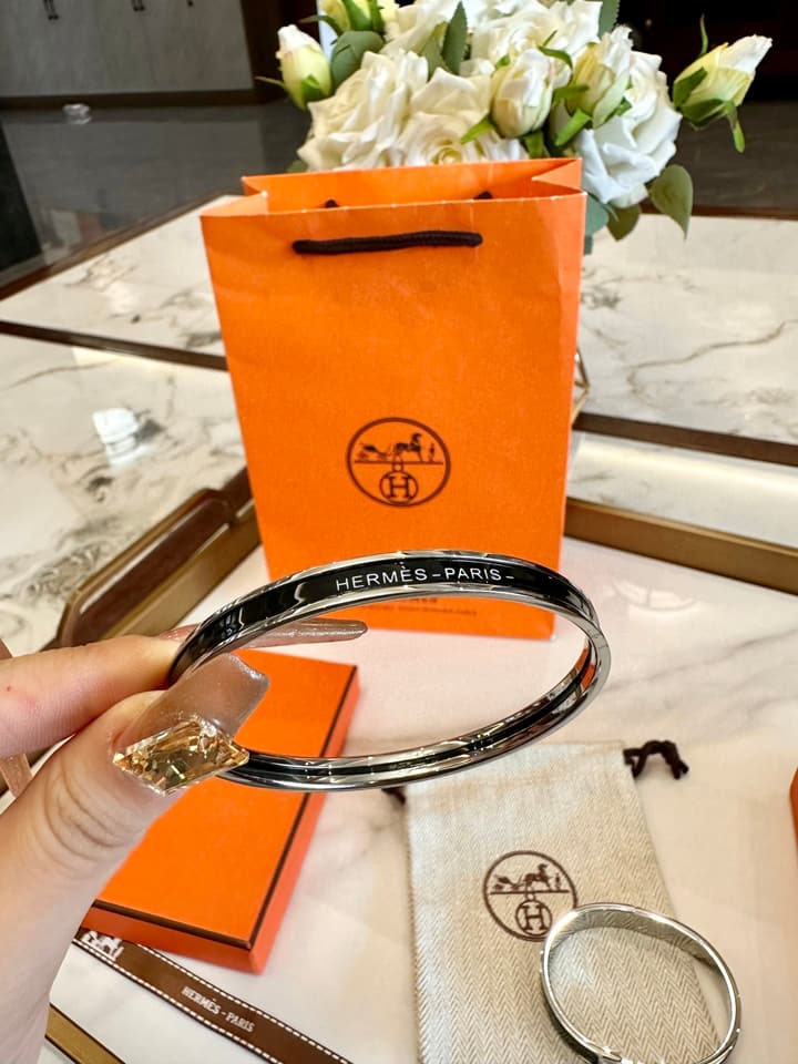 Hermès H-Letter Oval Enamel Bracelet