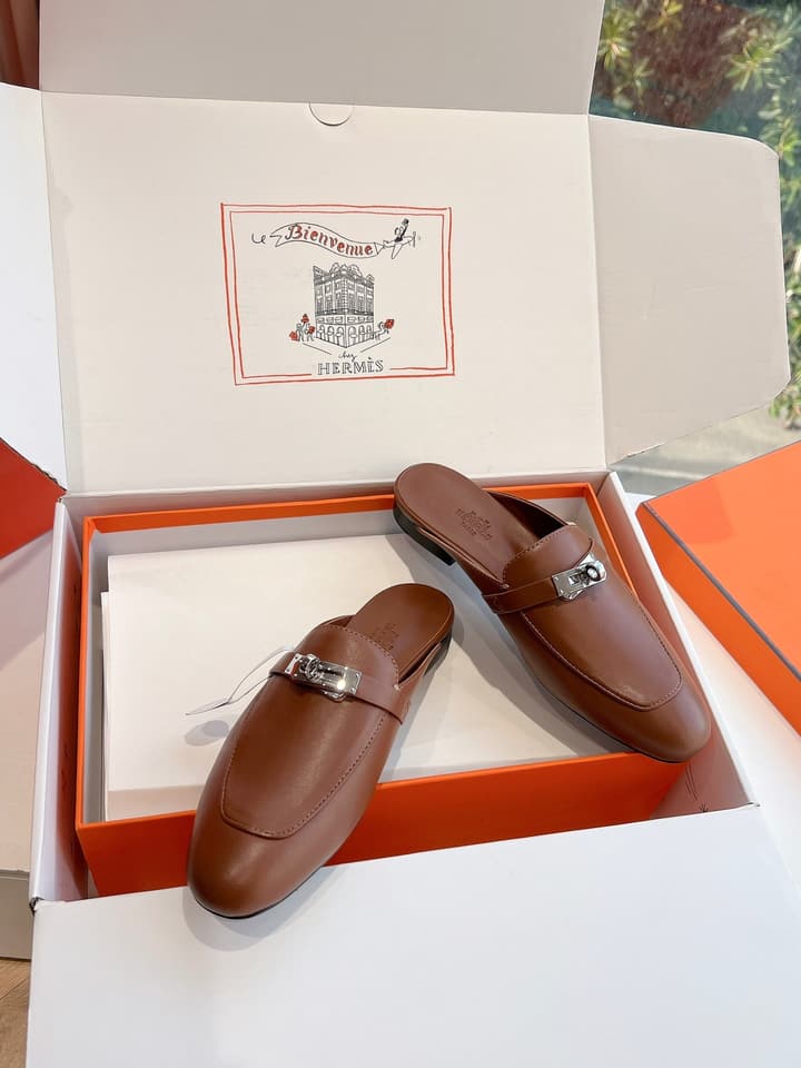 Hermès Calfskin Mules – 25SS/FW Collection in Black Embossed Leather With Silver Hardware