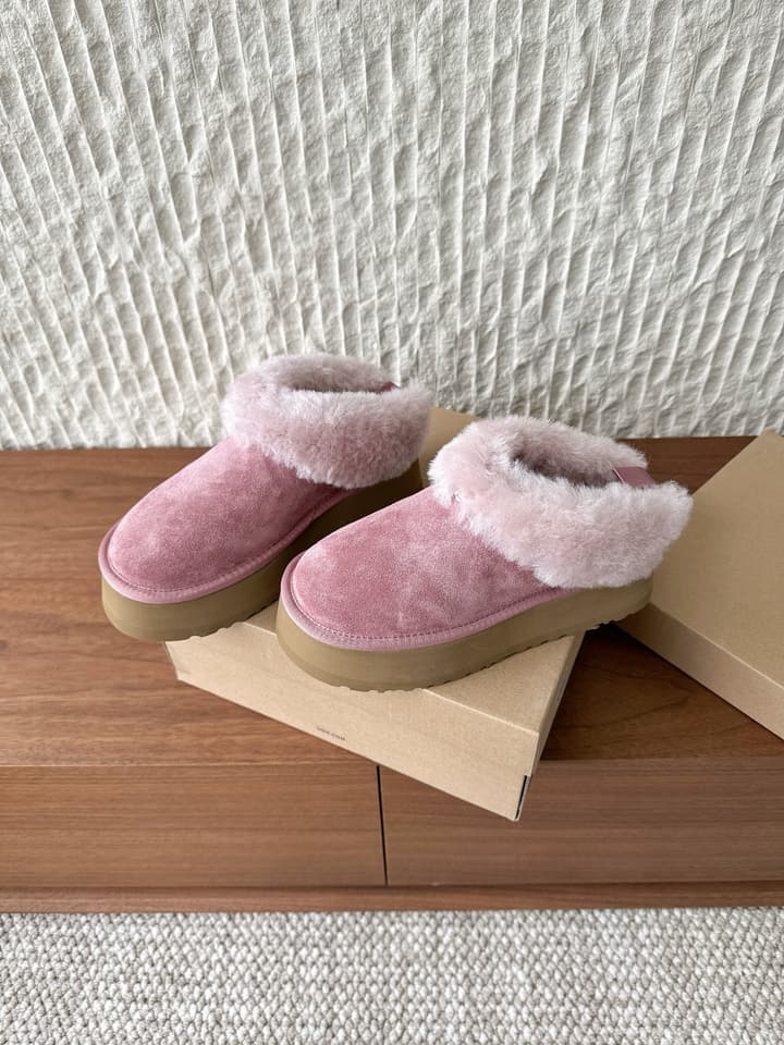 UGG Sheepskin Fur-Lined Slippers – Autumn/Winter Collection in Tall Light Pink With Cream Fur