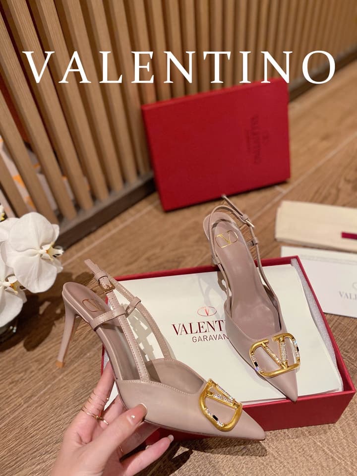 Valentino VLogo Signature Leather Pumps – 2022 Collection in Glossy Black With Red Lining