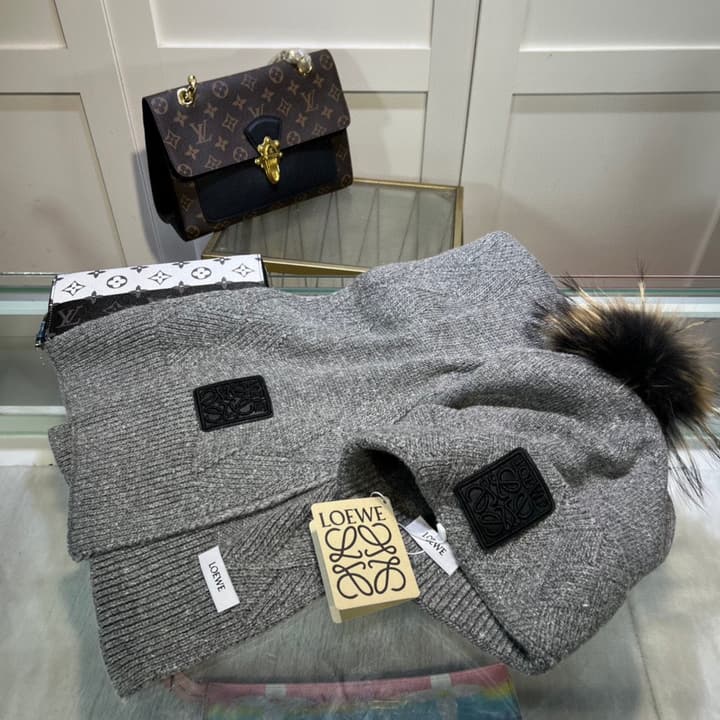 Loewe Classic Hat and Scarf Set in Cream Plain