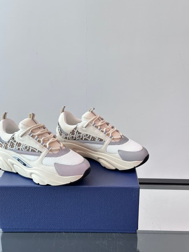 Dior B22 Retro Jogging Sneakers in Black And White Oblique