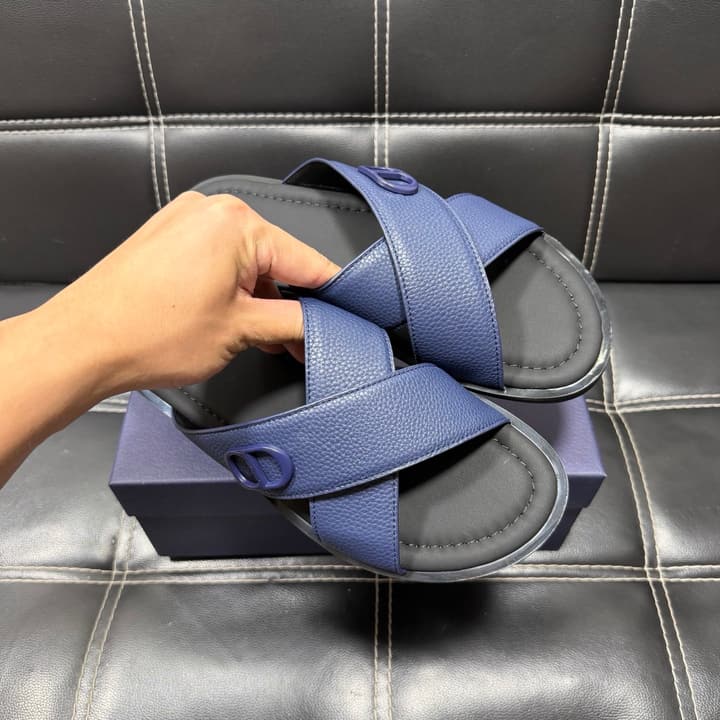 Dior Men's Pebbled Leather and Suede Slides – Spring/Summer Collection 2025 in Black Pebbled Leather Cross Strap