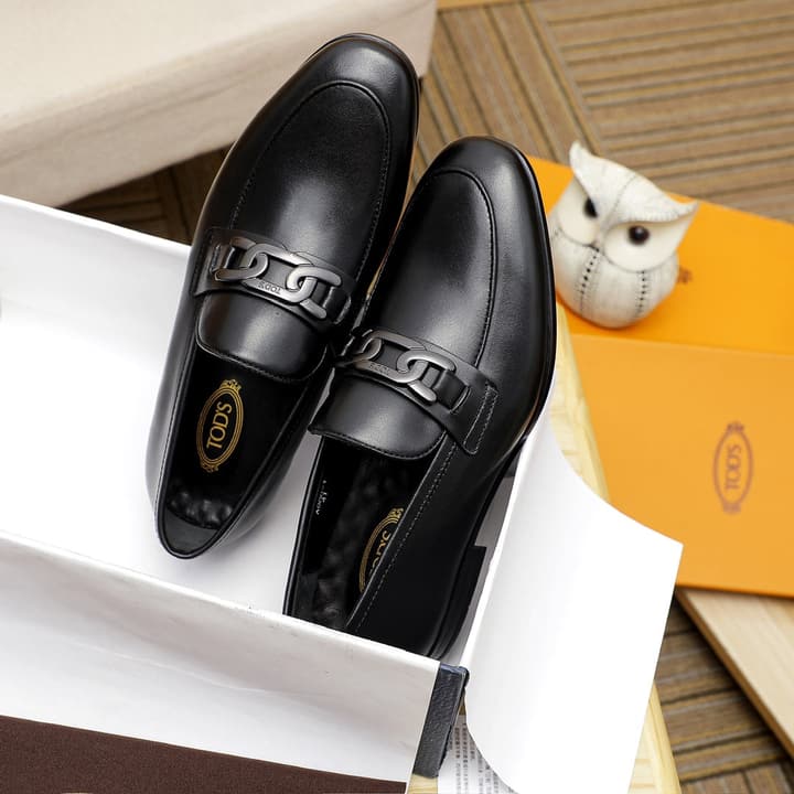Tod's Classic Men's Driving Shoes in Polished Black