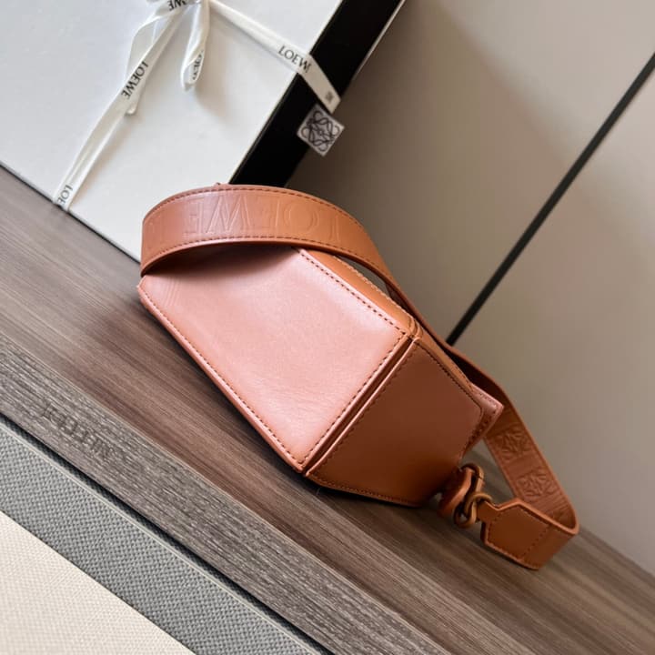 Loewe Puzzle Bag in Black
