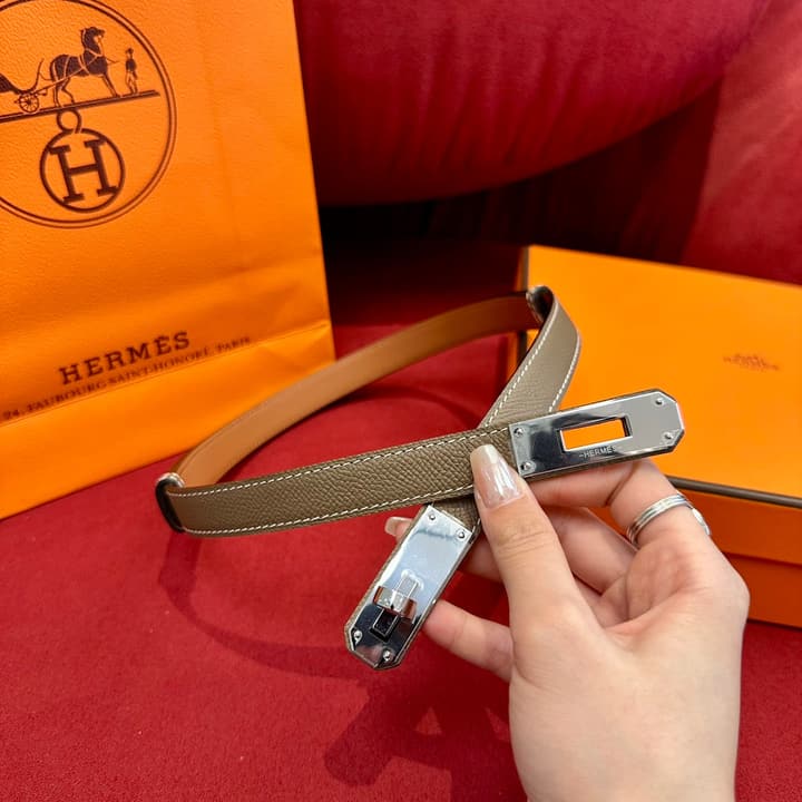 Hermès Kelly Epsom Leather Belt in Black Leather With Gold Hardware