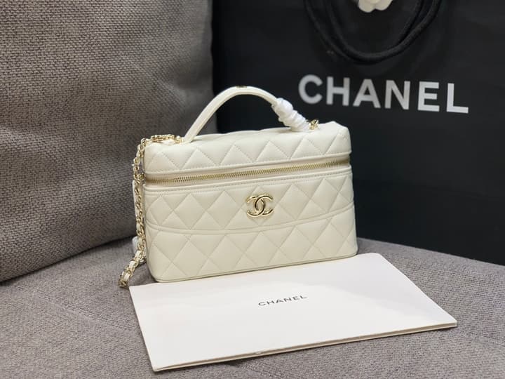 Chanel Grained Calfskin Chain Clutch – Cruise Collection – 25C