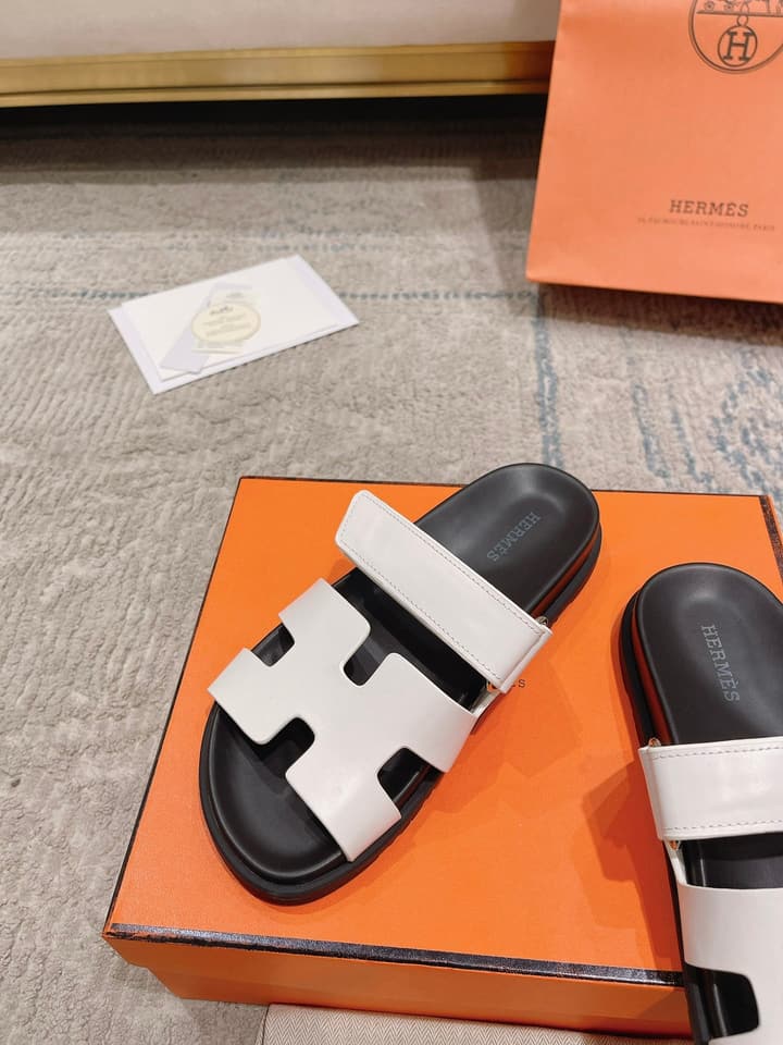 Hermès Chypre Slides – 2023SS Collection in Black And White