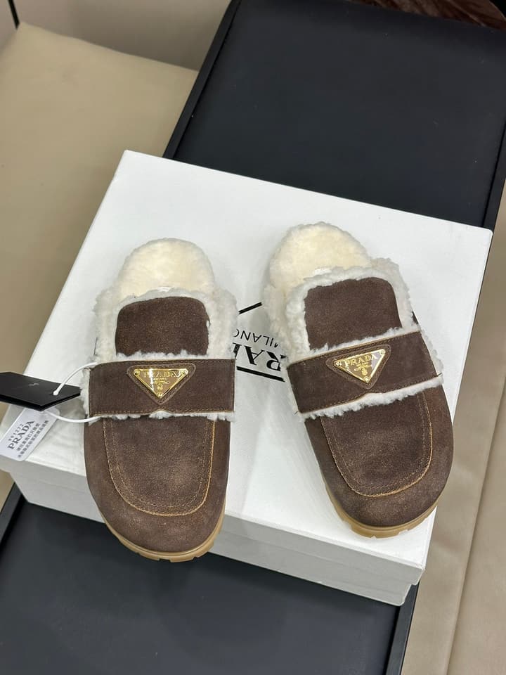 Prada FW24 Suede Fur Slippers – FW24 in Beige Suede