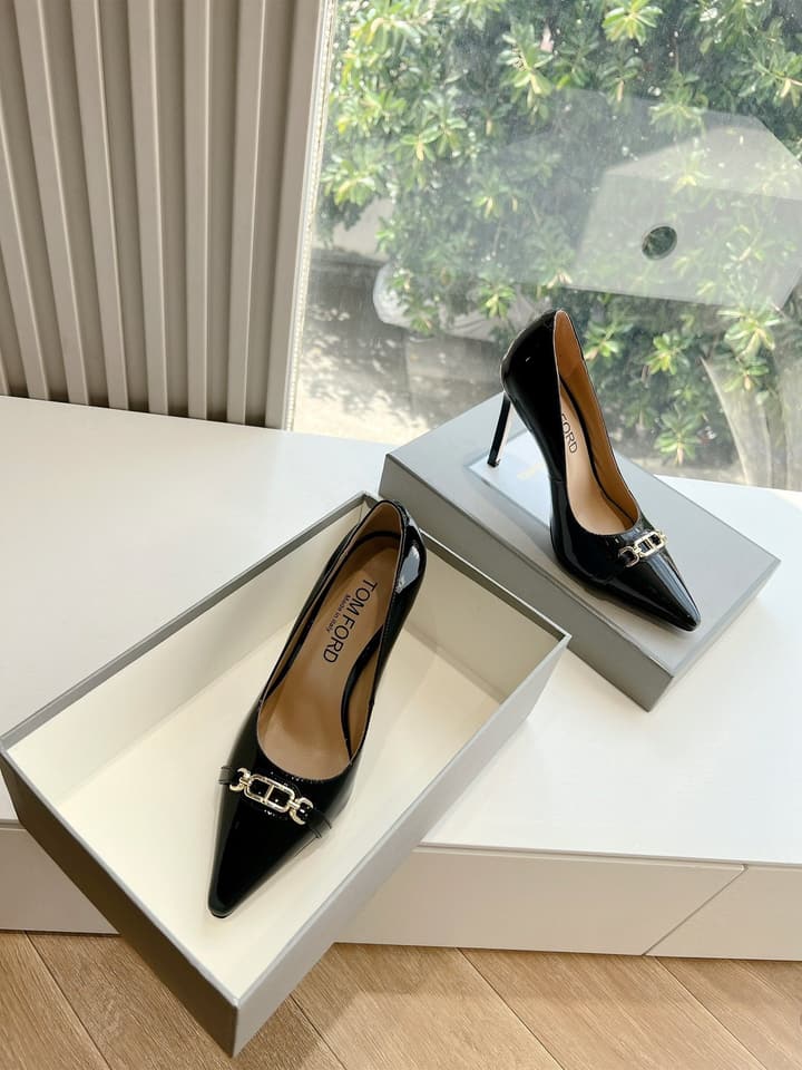 Tom Ford Sparkle Patent Leather Pumps – FW24 Collection in Black