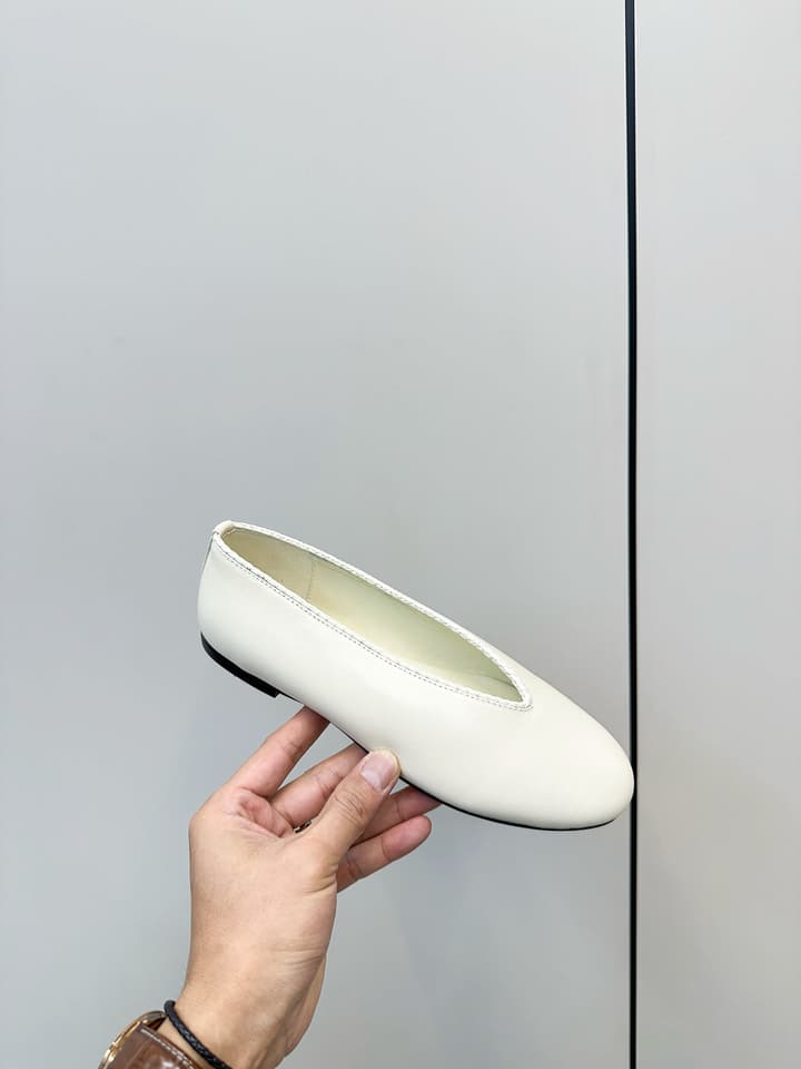 Bottega Veneta Woven Flats – 2025 Collection in Black