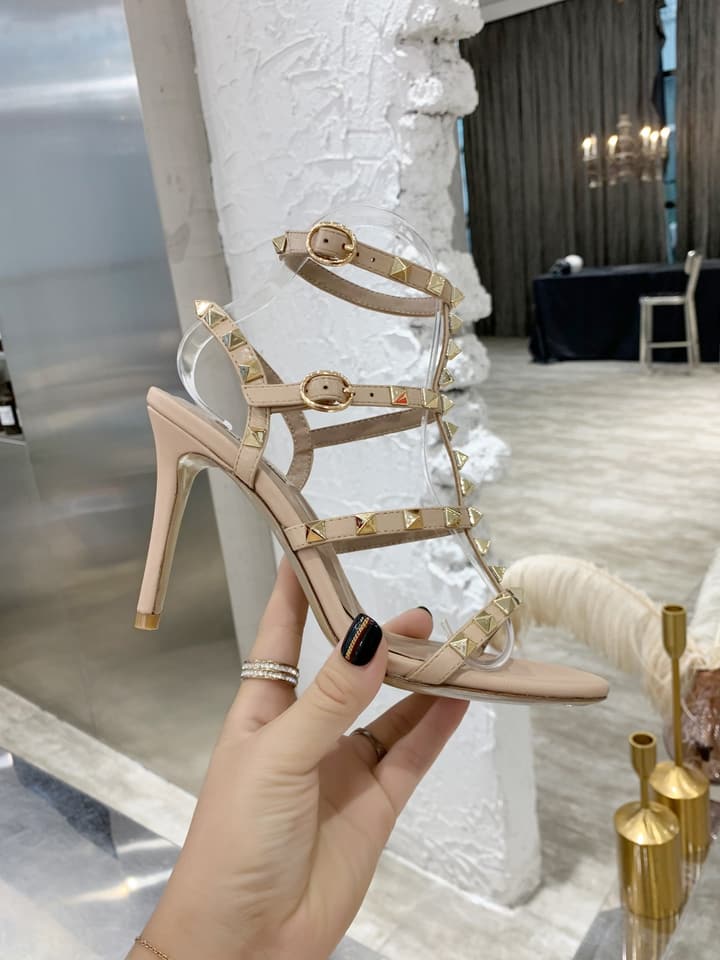 Valentino Rockstud Classic Block Heel Sandals – 6.5cm in Nude
