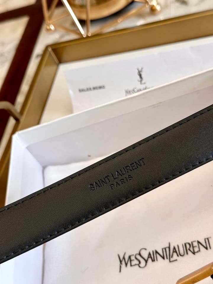 Saint Laurent Classic Leather Belt – 2.5cm in Black Leather With Gold Buckle
