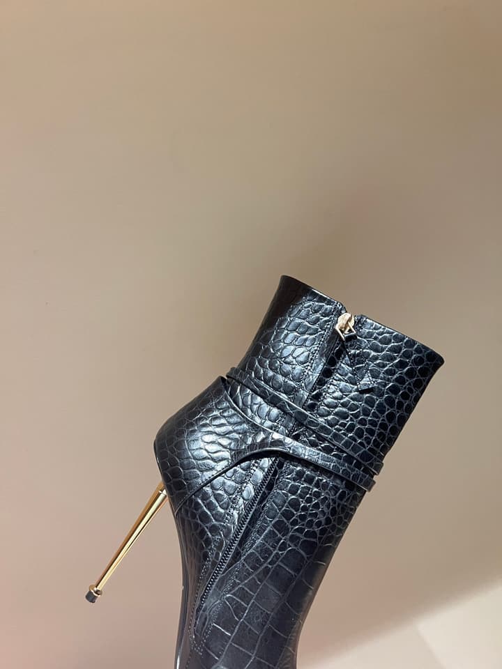 Tom Ford Luxury Metal Heel Ankle Boots in Black Leather
