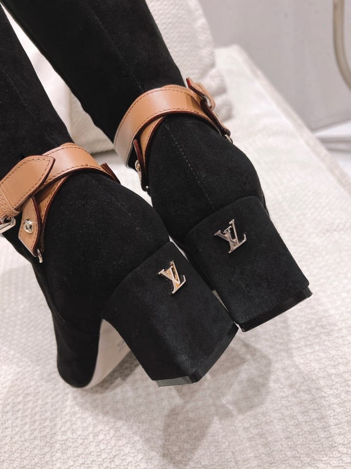 Louis Vuitton Parisienne Leather Knee-High Boots in Black Leather