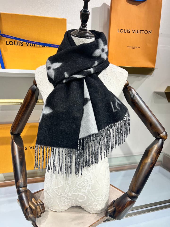 Louis Vuitton Reykjavik Cashmere Scarf/Shawl