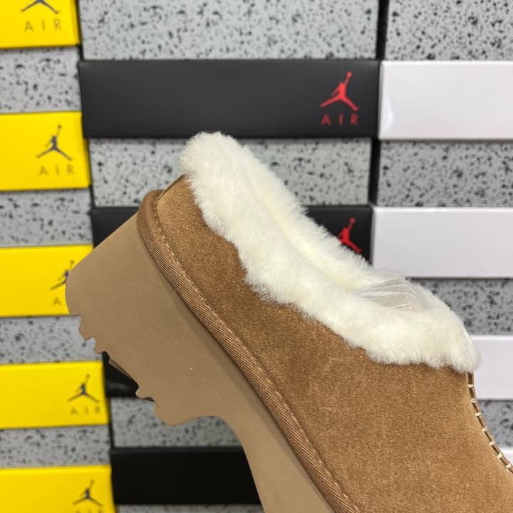 UGG Platform Low-Cut Snow Boots in Black Suede Slip-on