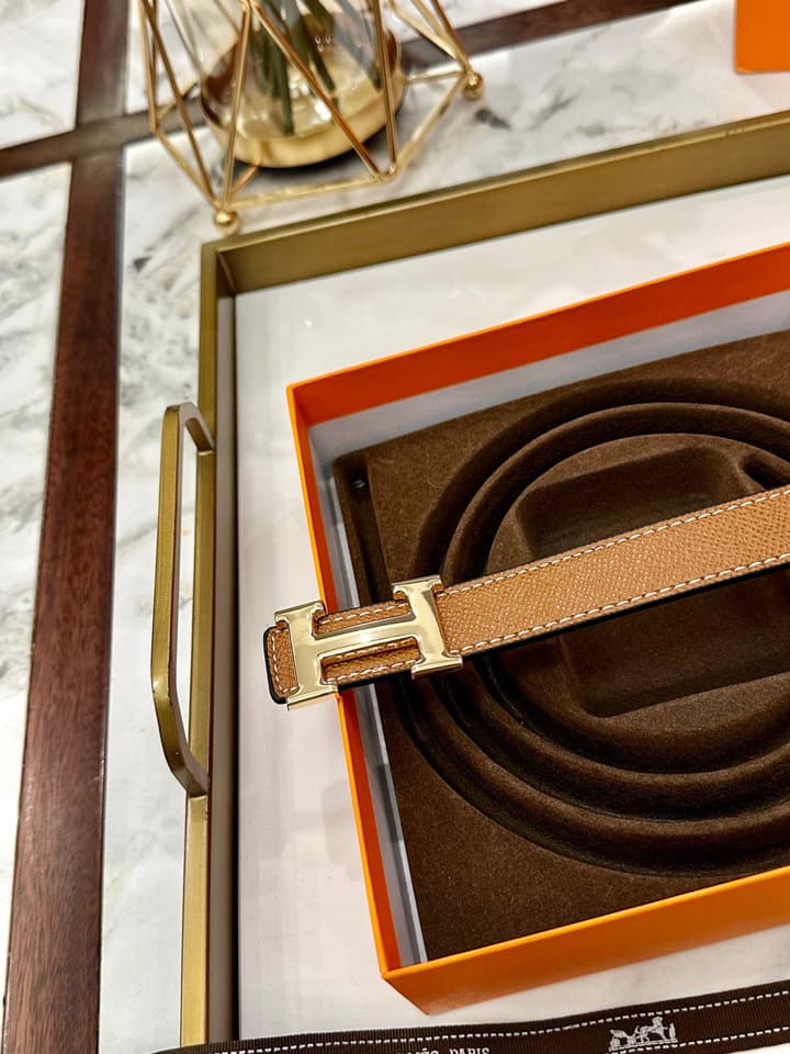Hermès Classic Leather Belt – 2.5cm in Tan Textured With Polished Gold Buckle