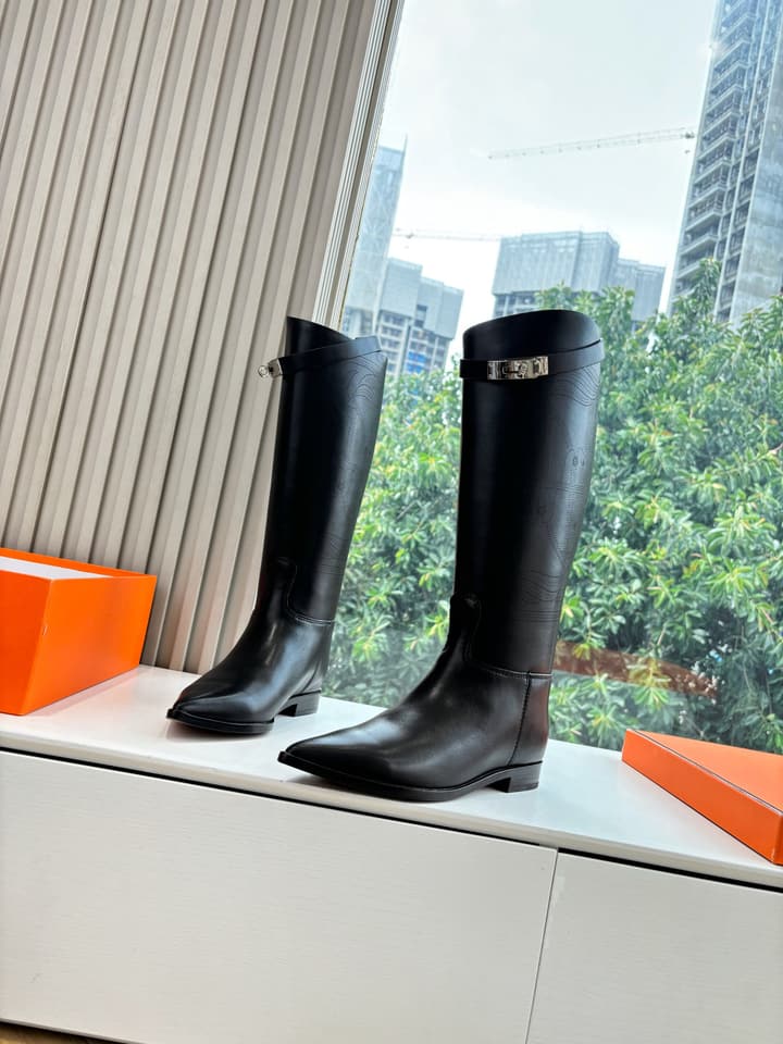 Hermès Classic Knee-High Boots – 2025 Autumn/Winter Collection in Two-tone Tan And Cream