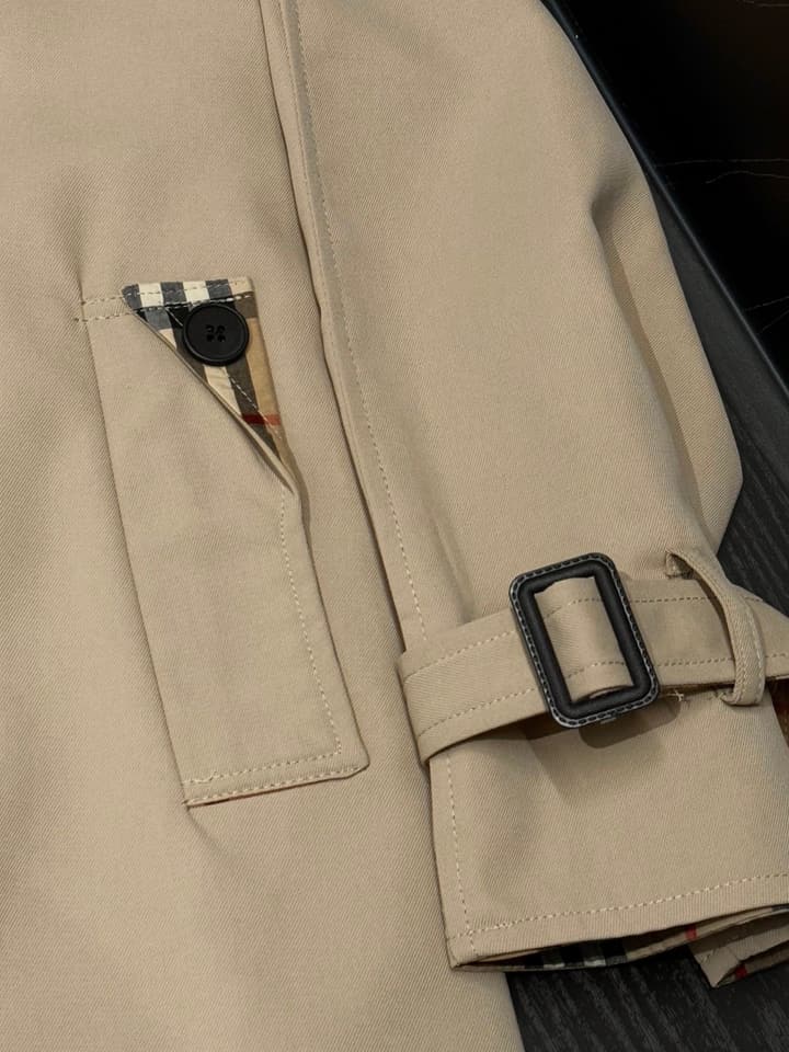 Burberry Short Trench Coat in Short Khaki Trench Coat