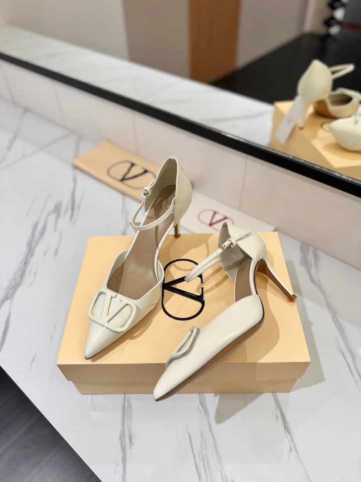 Valentino Garavani VLogo Signature Slingback Sandals in Black