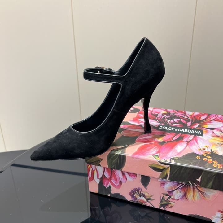 Dolce & Gabbana Pointed Toe Cross-Strap Pumps – 25FW in Black Patent