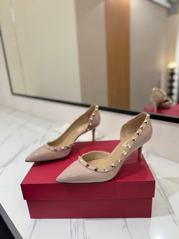 Valentino Rivet Classic Pumps in Black Patent