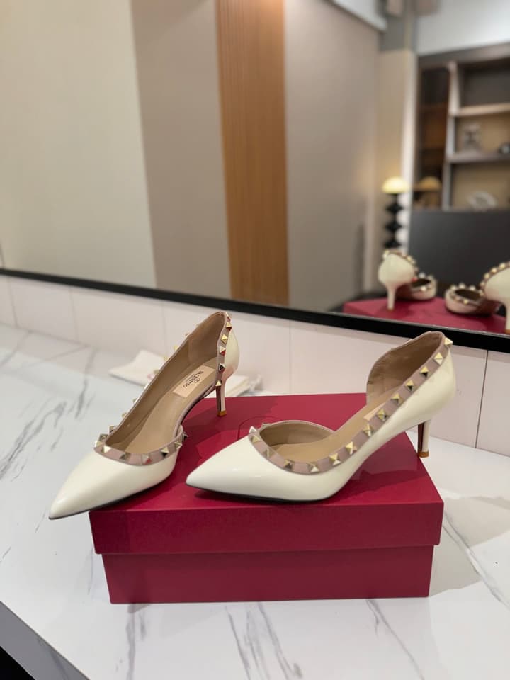 Valentino Rivet Classic Pumps in Black Patent