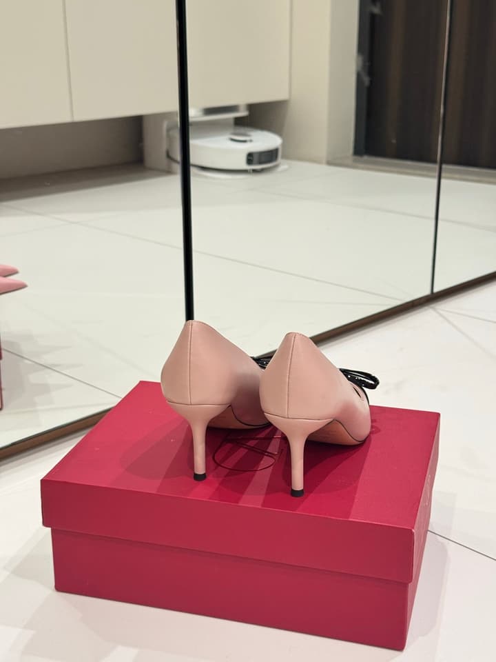 Valentino Bow-Detail High Heels in Black With White Bow
