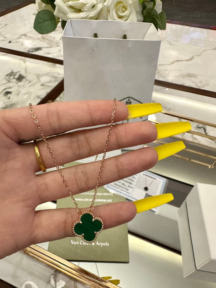 Van Cleef & Arpels Single Flower Necklace in Gold