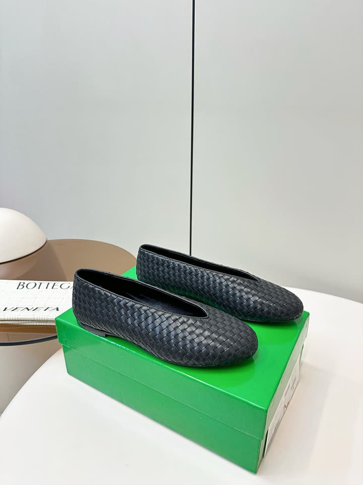 Bottega Veneta 2025 Woven Flat Shoes in Dark Brown