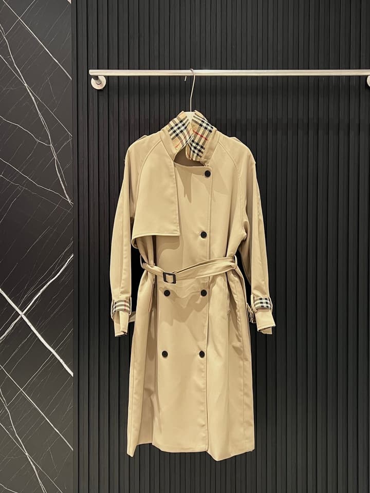 Burberry Short Trench Coat in Short Khaki Trench Coat