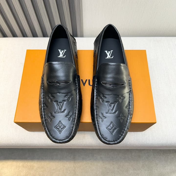 Louis Vuitton Pebbled Leather Driving Shoes in Black Textured Leather