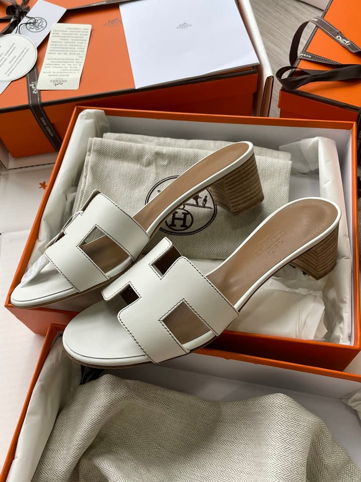 Hermès Classic H Slippers in Cream Leather