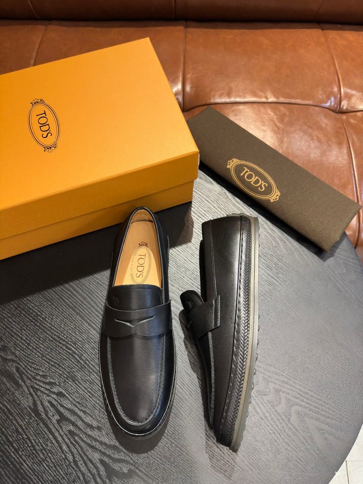 Tod's Gommino Calfskin Loafers in Charcoal Suede