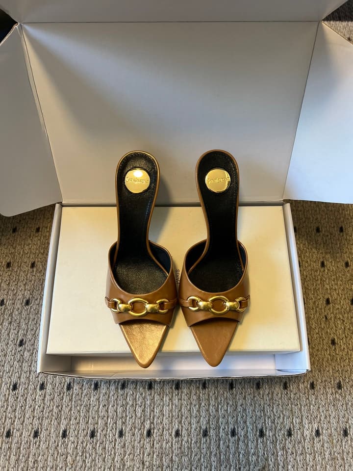 Saint Laurent Chain Pointed-Toe Heeled Mules – 26SS in Beige