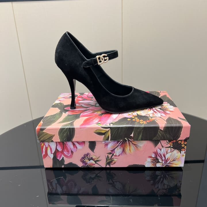 Dolce & Gabbana Pointed Toe Cross-Strap Pumps – 25FW in Black Patent