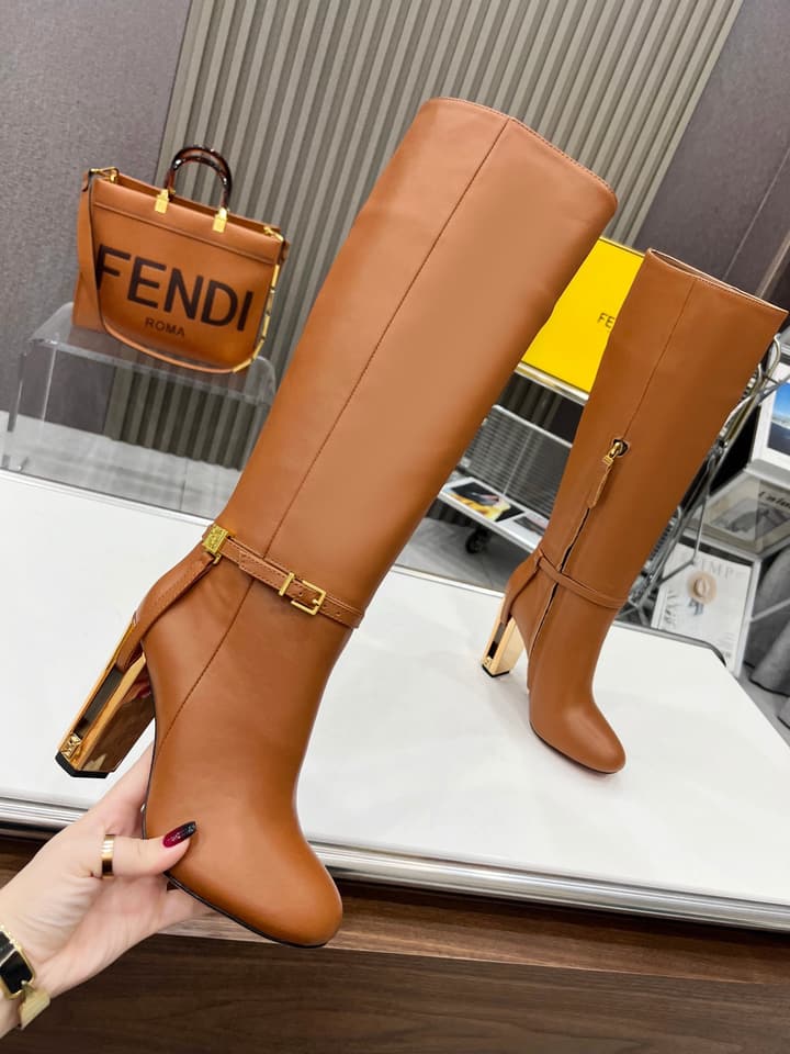 Fendi Delfina Runway Round Toe Boots in Black Leather Boots