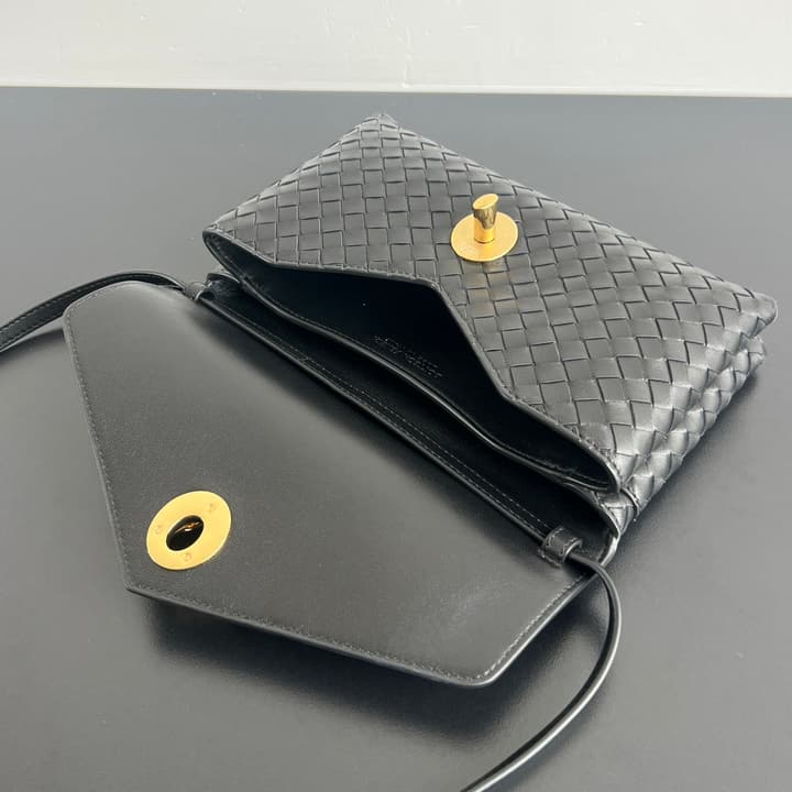 Bottega Veneta Knot Lock Crossbody Bag – 2025 Early Spring in Black Woven