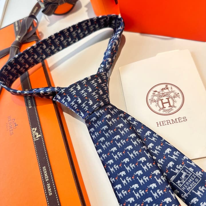 Hermès Animal Series Men's Silk Tie in Blue With Pink Pattern