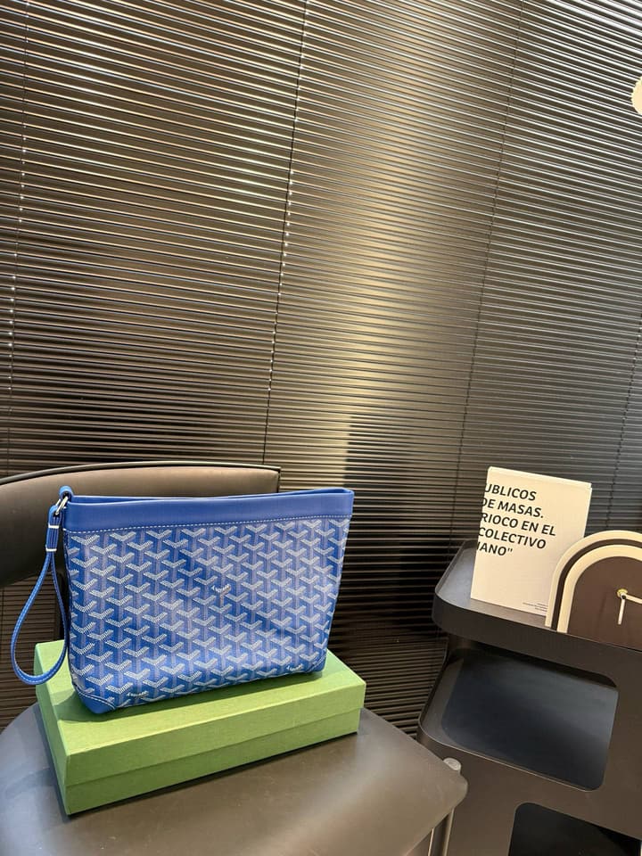 Goyard Unisex Clutch Bag in Black
