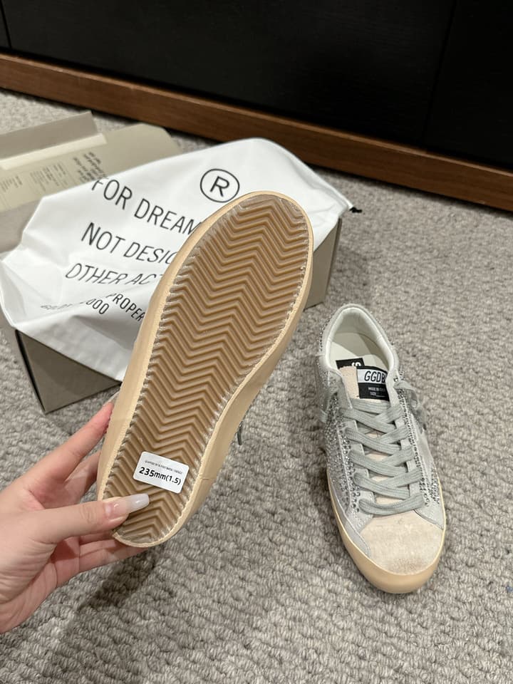 Golden Goose Classic Distressed Sneakers – 2024 Spring/Summer Collection
