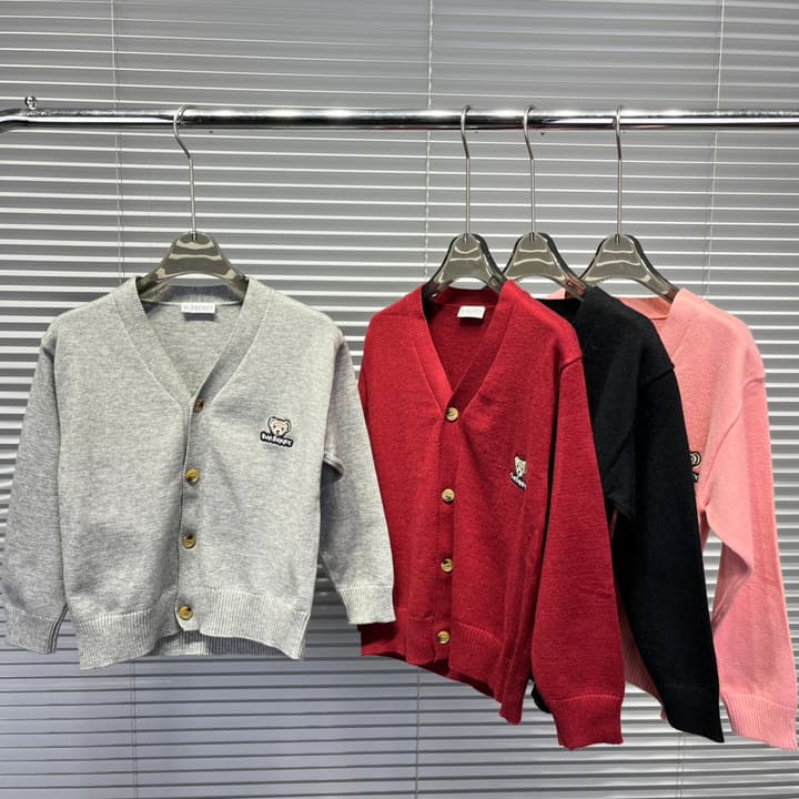 Burberry BU Bear Pattern Knit Cardigan – Kids Collection in Bright Red